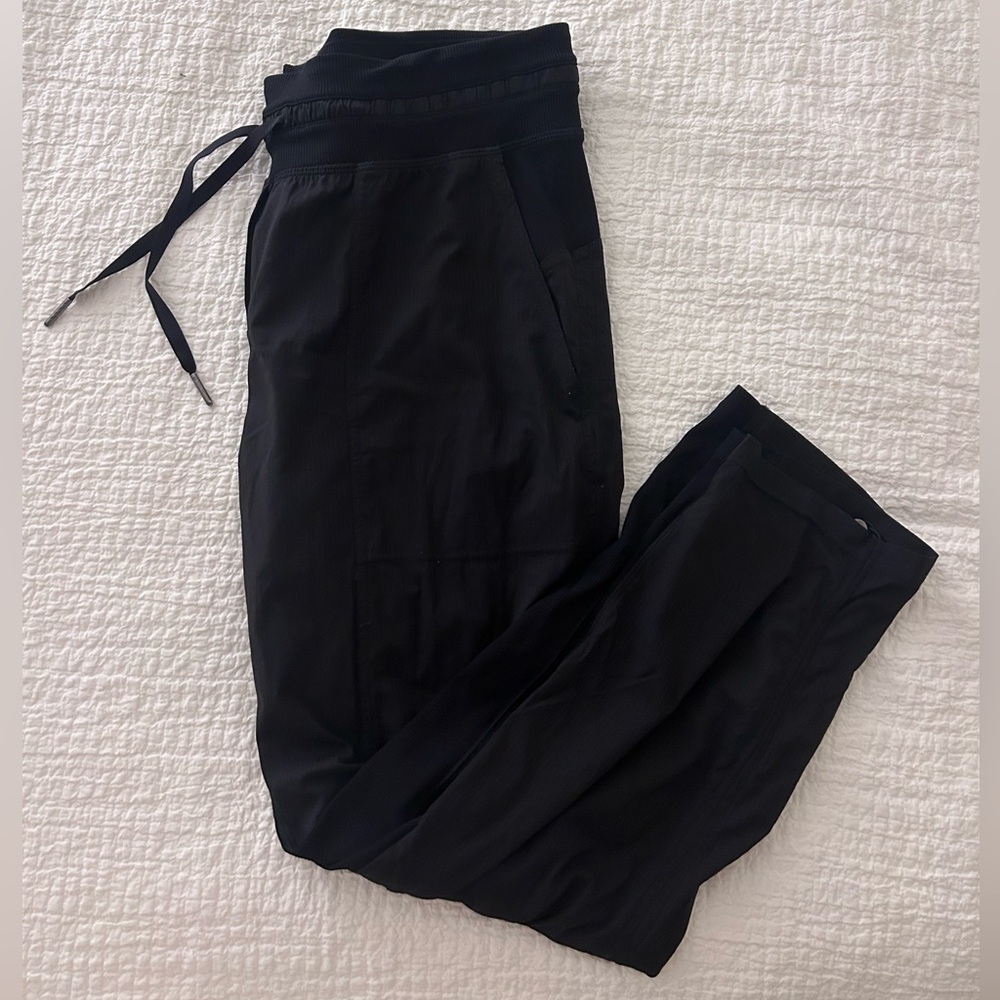 Lululemon Dance Studio cropped pant. Size 8. Black.